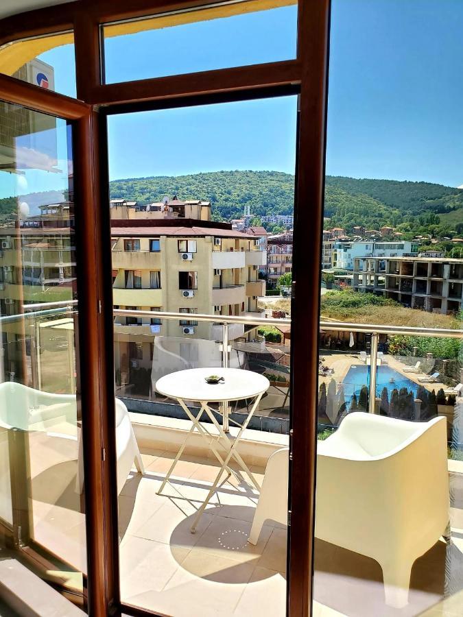 Obzor Tatyana Apartaments Bonjour ภายนอก รูปภาพ